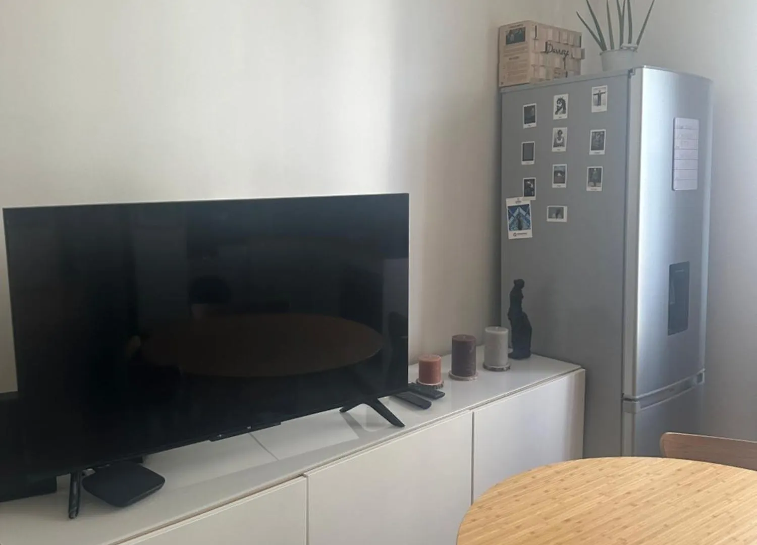 Contemporain Chic Apartment Paris